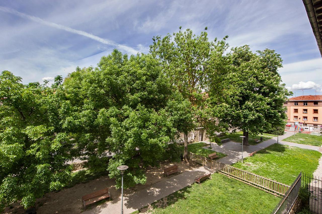 Estudios La Casa De Santa María Vitoria-Gasteiz Exterior foto