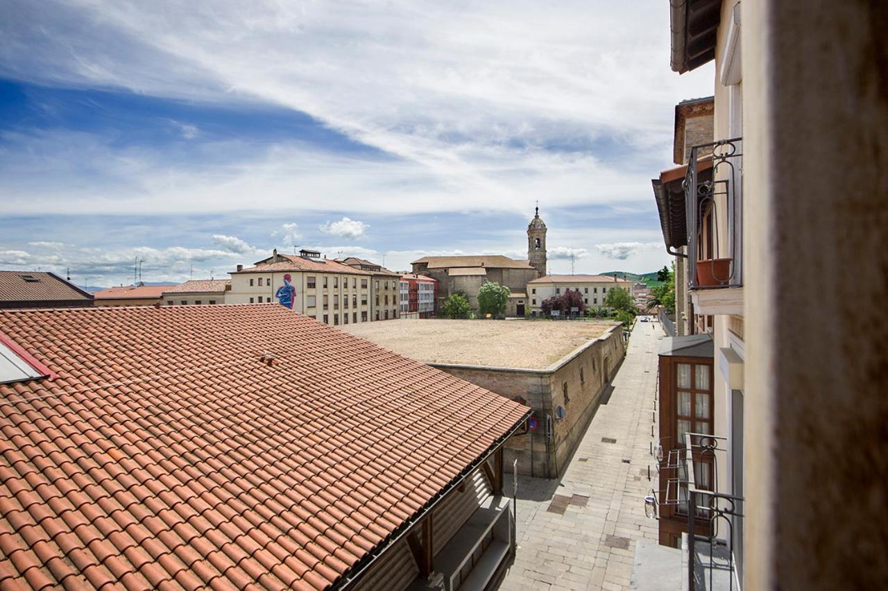 Estudios La Casa De Santa María Vitoria-Gasteiz Exterior foto